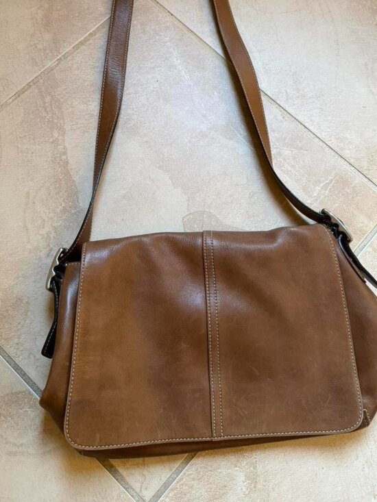 Coach Handbags - Brown Vintage Coach Leather Crossbody Bag w/Adjustable Straps